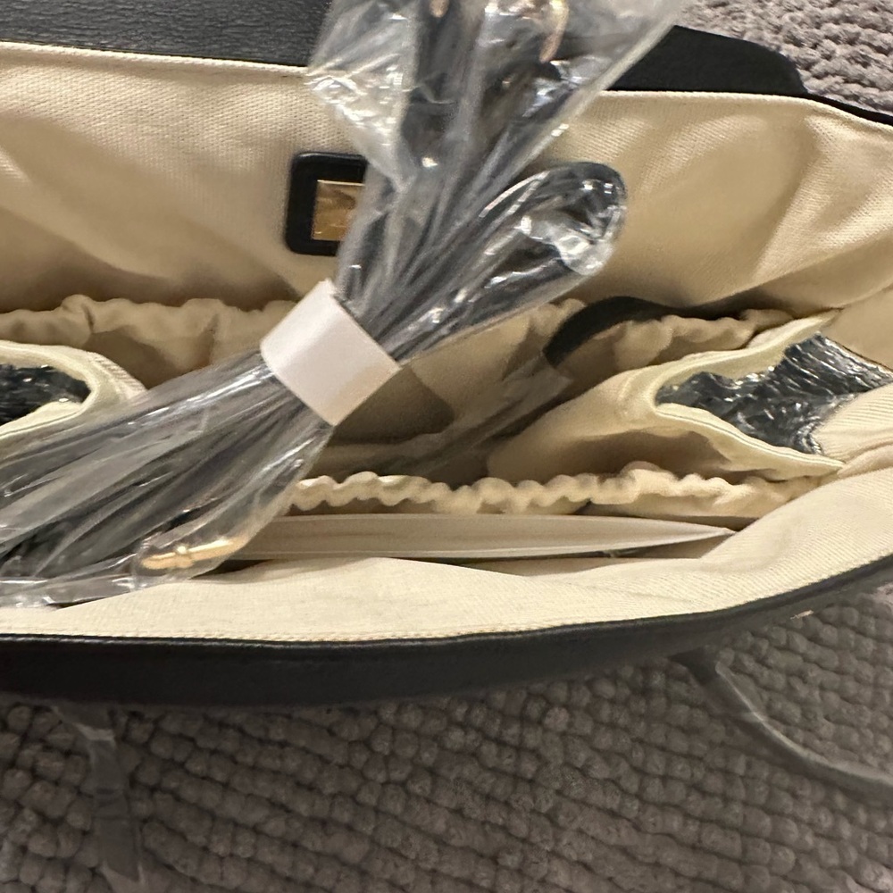 Black and Gold Baby Bag with Sleek Design - Picture 4 of 4